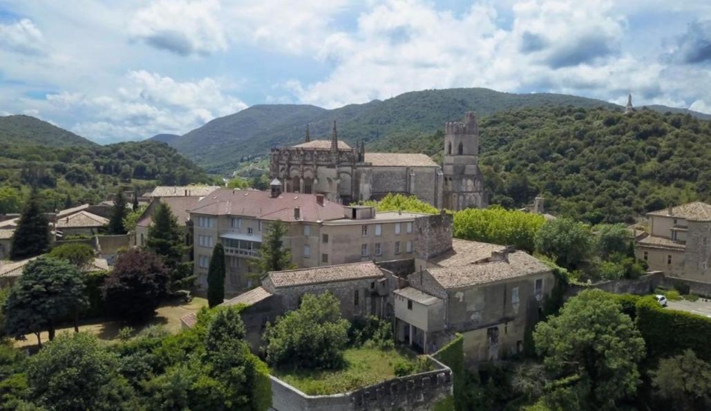 Gîte d'étape du Clos Saint Roch Viviers Esterno foto